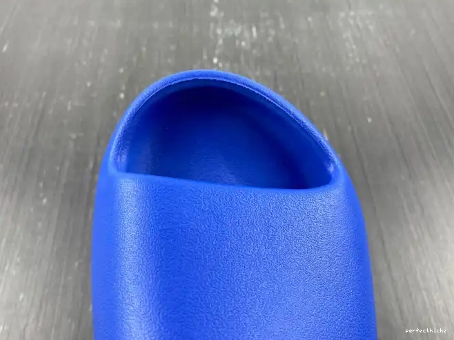 ID4133 Slide Adidas Azure Yeezy 0508